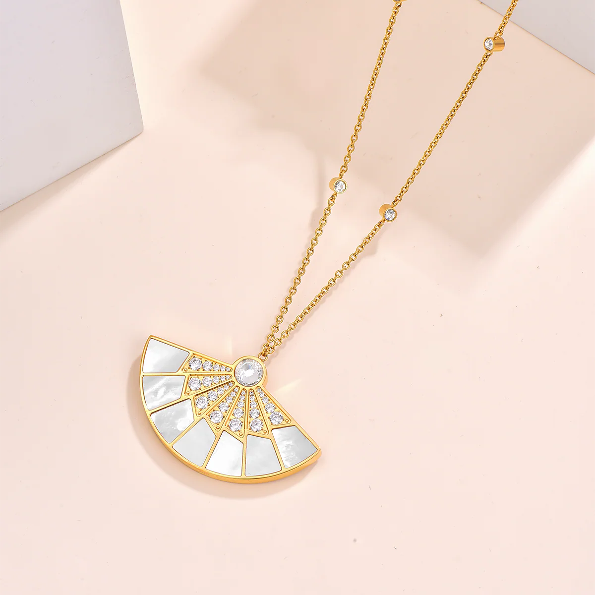 Fan / Necklace Gold - Image 4