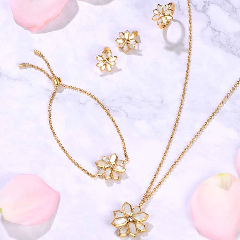 Lotus / Earrings Pearl Gold - Image 3